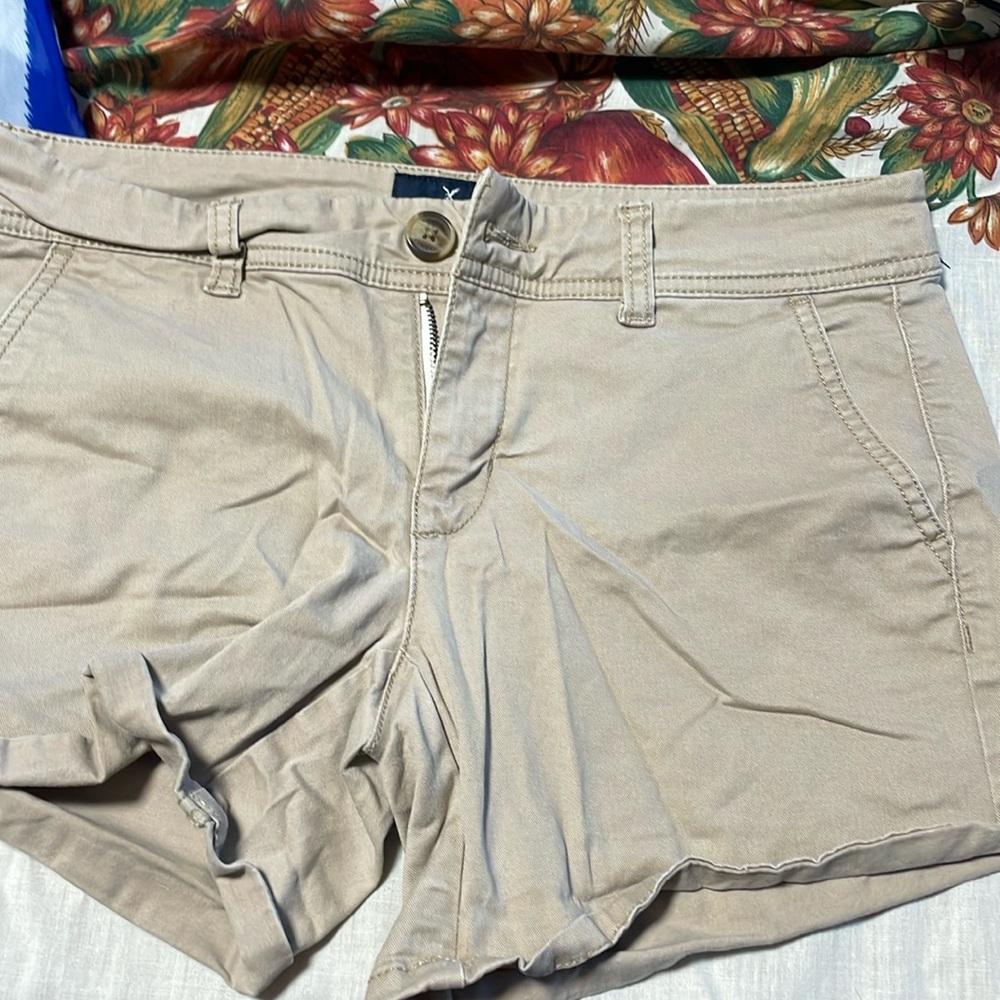 Like New Size 4 stretch shorts tan
